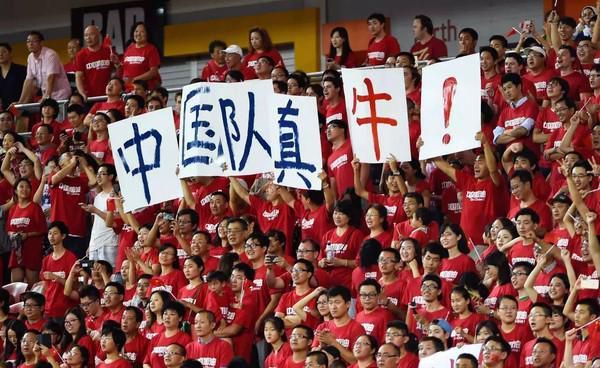专家推荐【慕容解球】足球10连红奉上下午澳超赛事：悉尼FC VS 惠灵顿凤凰【红单战神】足球6连红带来深夜意甲精选：佛罗伦萨 VS 都灵【球球论道】足球20中13带来深夜意甲精选：那不勒斯 VS 蒙扎今日热点赛事今天下午澳超继续开打，领头羊惠灵顿凤凰强势出击，凌晨葡超赛事、意甲赛场重燃战火，本菲卡、国际米兰、那不勒斯等焦点球队将悉数登场，届时7M各路专家将为您带来权威解析，敬请关注。